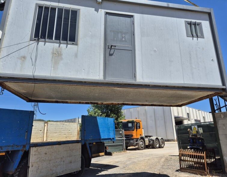 - BARAQUE DE CHANTIER